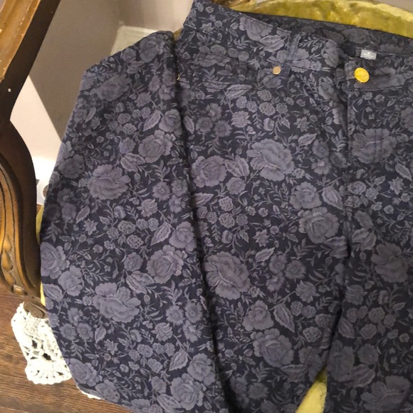 Jeans - Picture 2 of 4